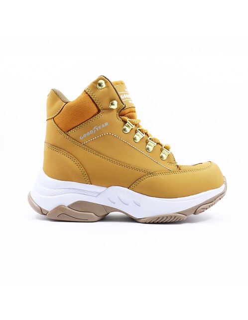 Bota Goodyear con logotipo en Liverpool