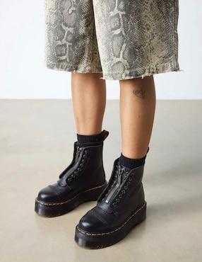 Bota combat arriba del tobillo Dr. Marten's de cuero para mujer