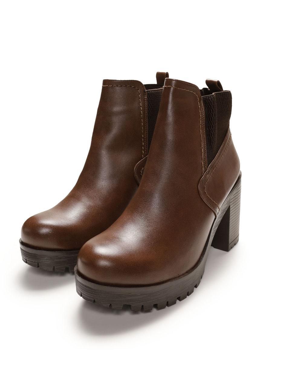 Bota Dorothy Gaynor en Liverpool