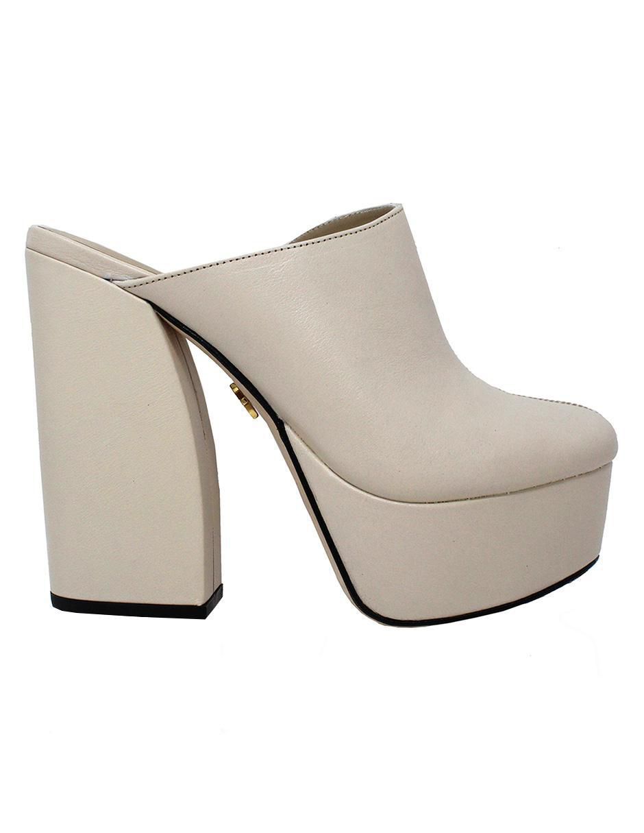 "zapato de plataforma" regina romero otoño invierno 2023 "punta" redonda