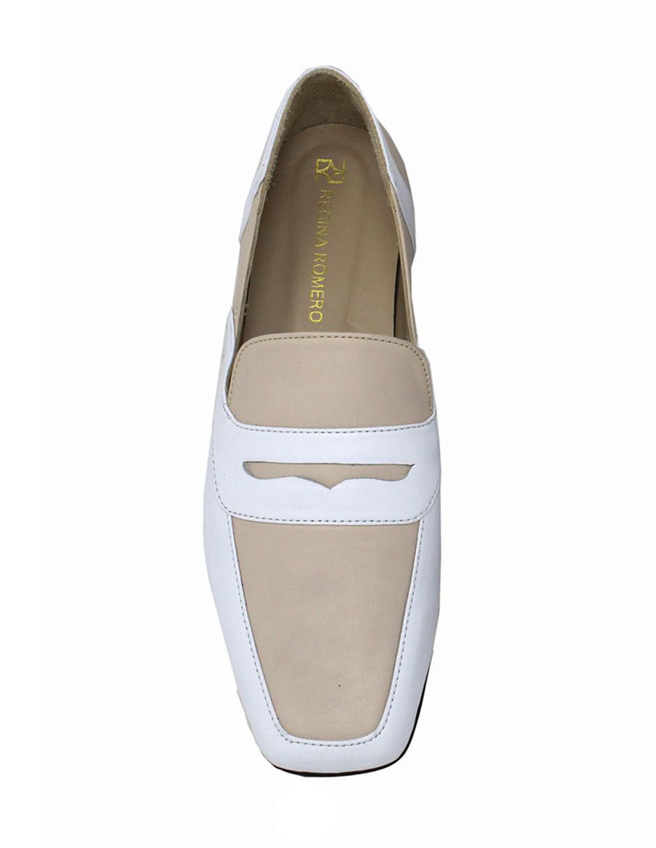 Mocasín Clark de piel para mujer 2